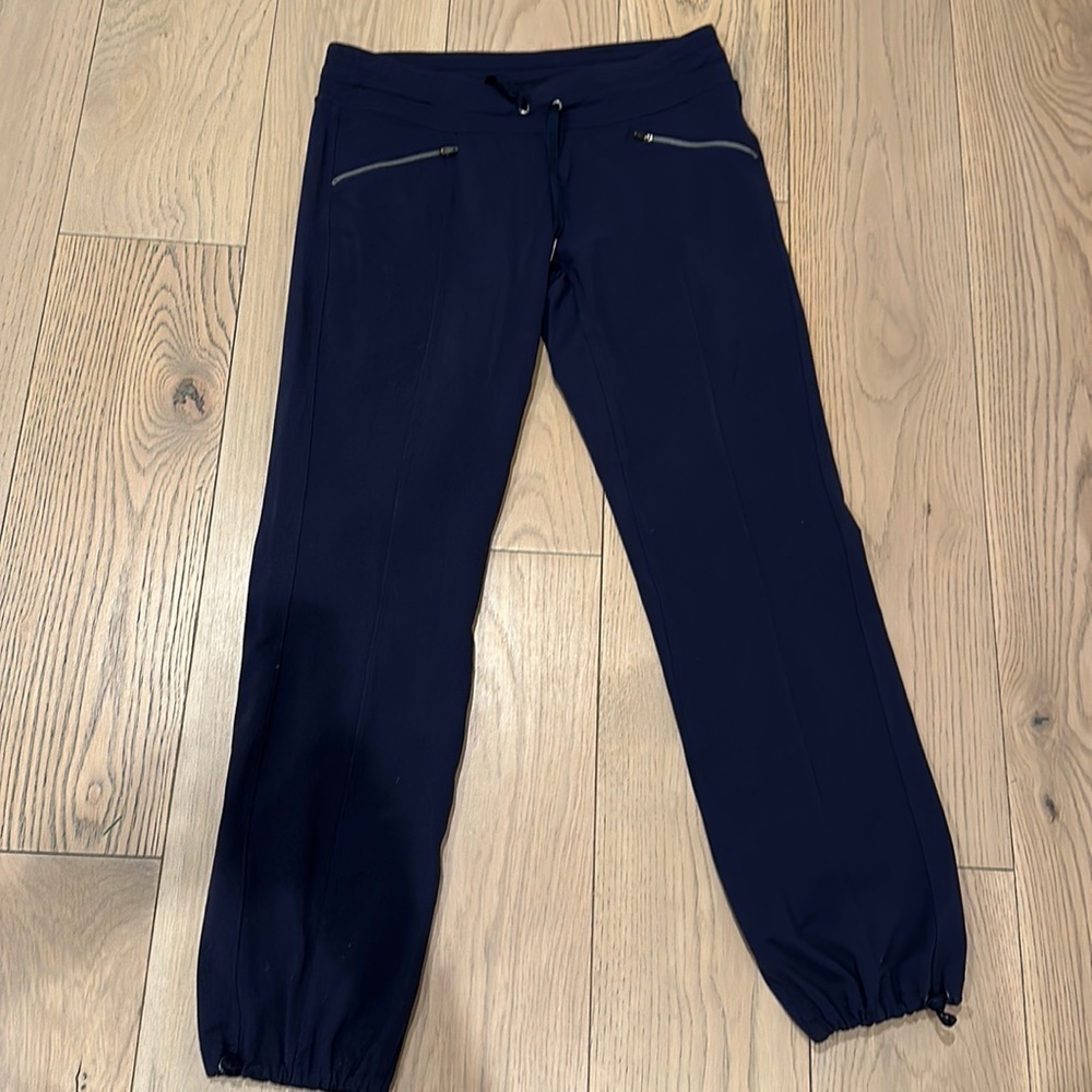 Athleta MEDIUM PETITE NAVY JOGGERS